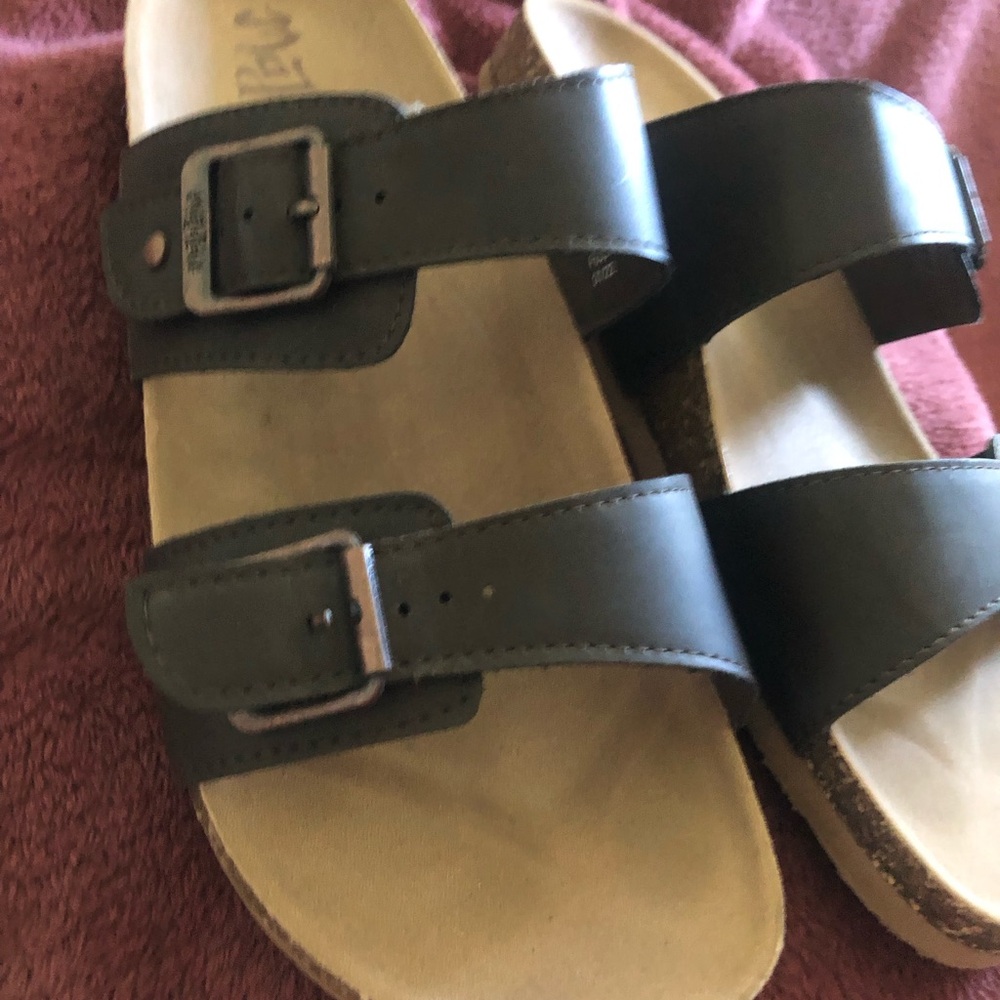 Sandals - Picture 2 of 10